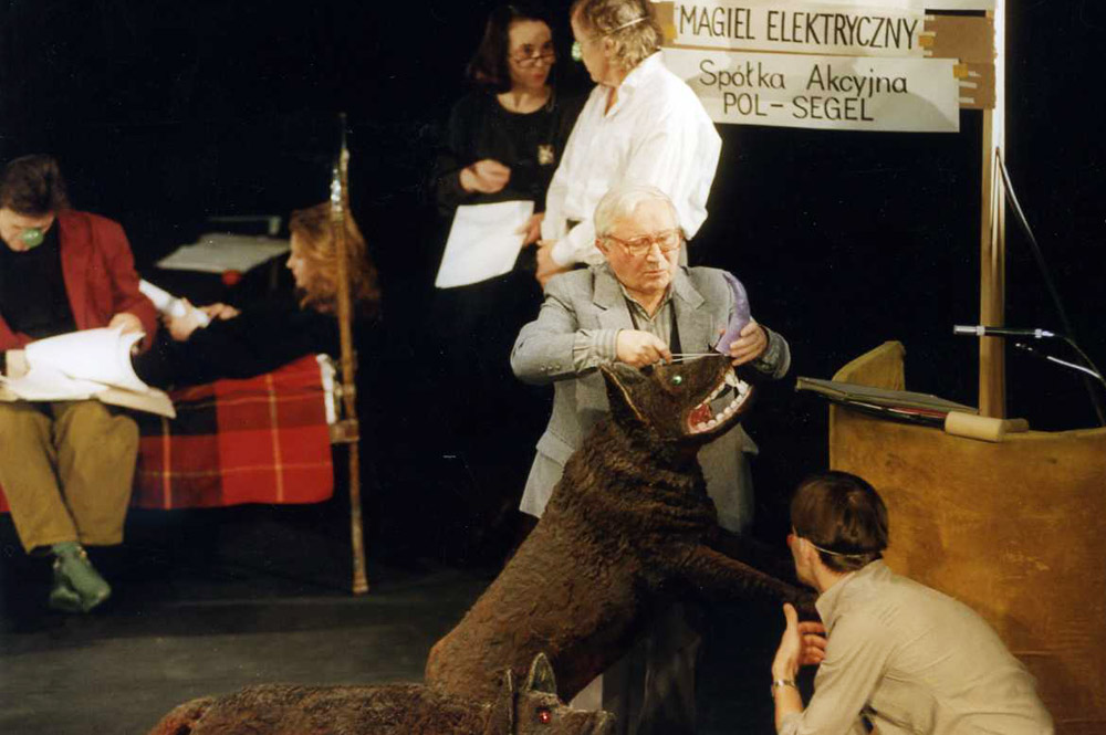 Tadeusz Różewicz podczas próby przedstawienia "Kartoteka rozrzucona", 1992, Teatr Polski (Scena Kameralna) we Wrocławiu, fot. Adam Hawałej